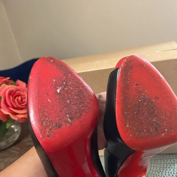Selling Christian Loutin heels - Picture 6 of 9